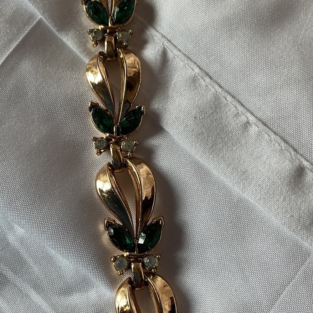 Elegant Gold and Green Leaf Bracelet