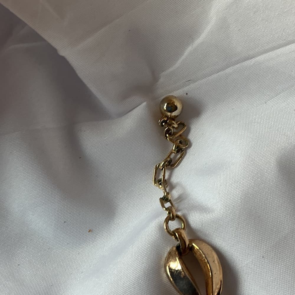 Elegant Gold and Green Leaf Bracelet - Thumbnail 3