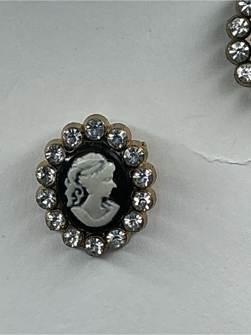 ⭐ Vintage Cameo Rhinestone Stud Earrings Victorian Glam Gothic Chic - Thumbnail 2