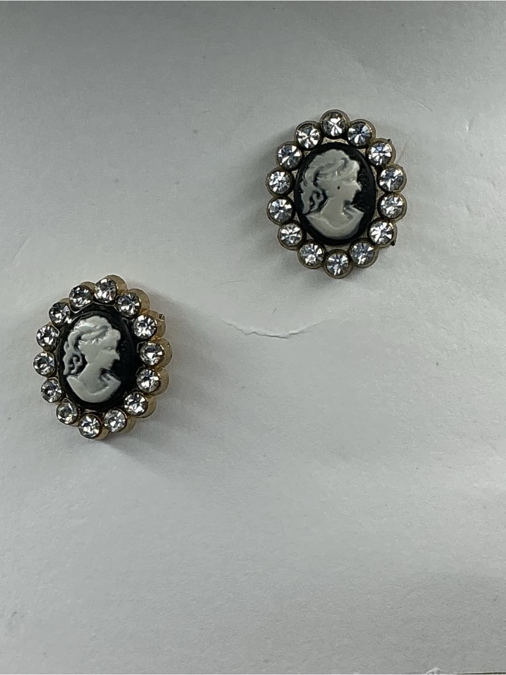 ⭐ Vintage Cameo Rhinestone Stud Earrings Victorian Glam Gothic Chic - Thumbnail 5
