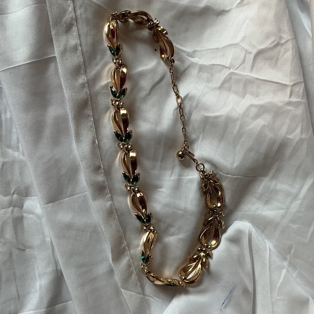 Elegant Gold and Green Leaf Bracelet - Thumbnail 6