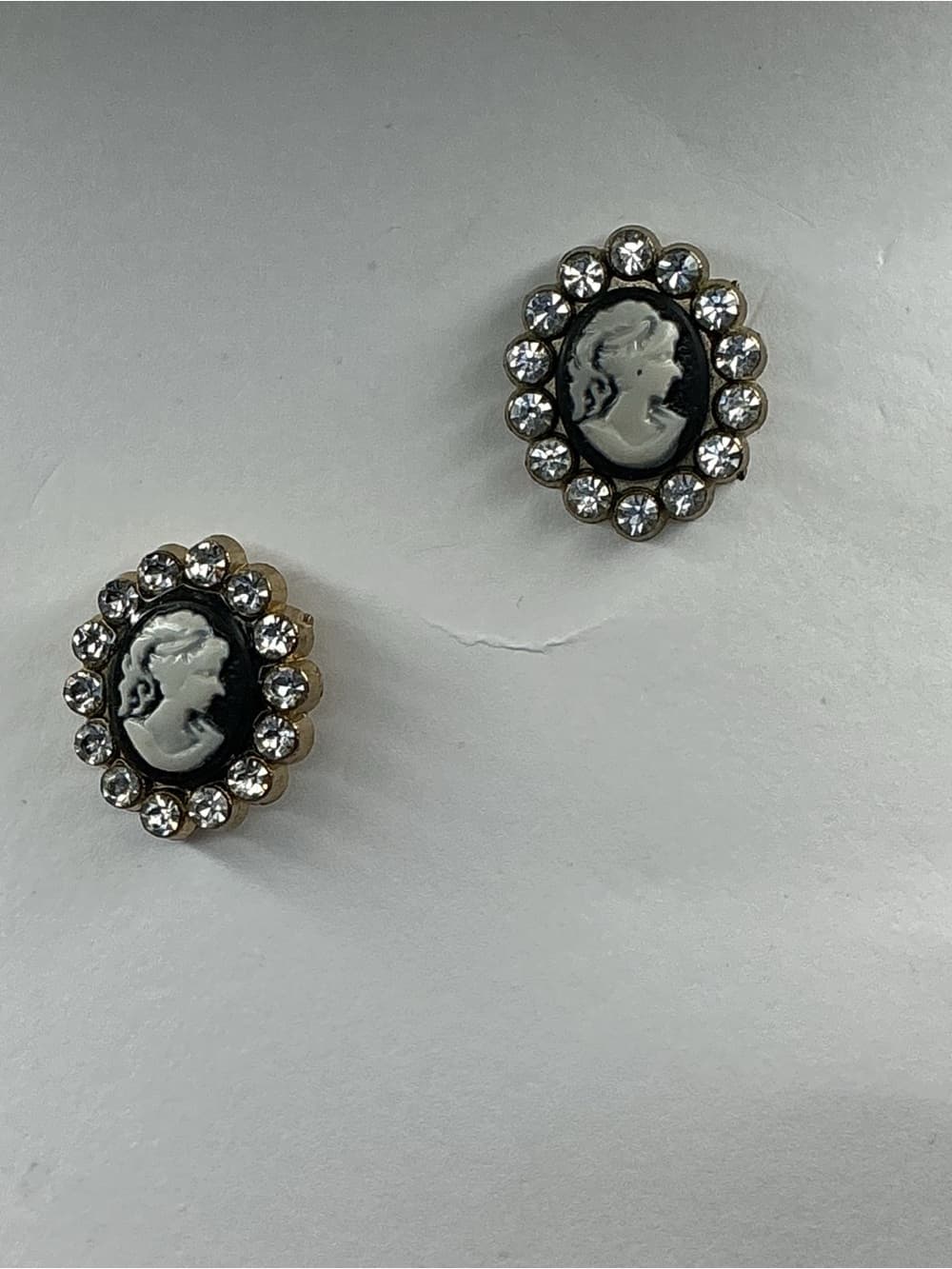 ⭐ Vintage Cameo Rhinestone Stud Earrings Victorian Glam Gothic Chic