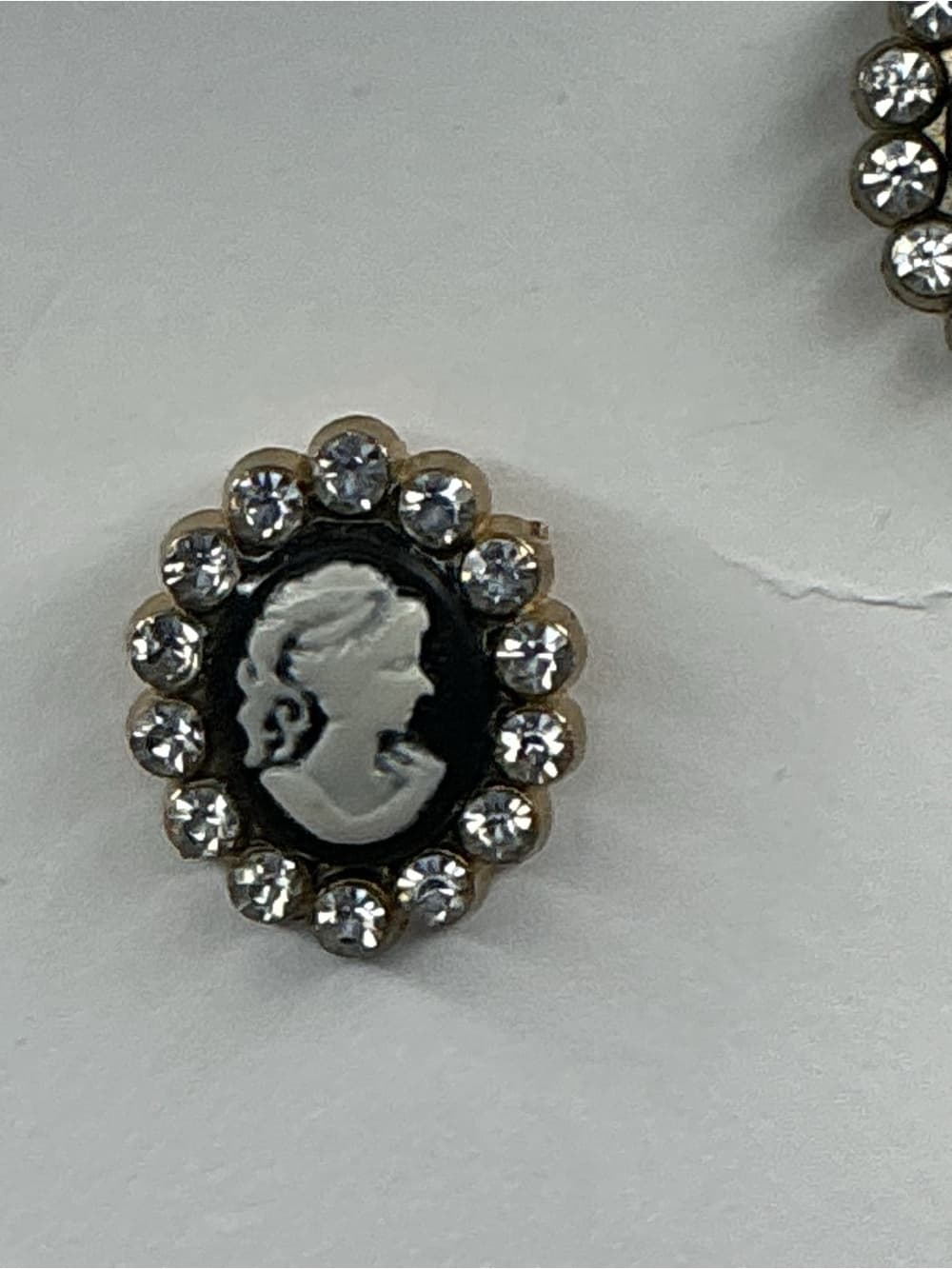 ⭐ Vintage Cameo Rhinestone Stud Earrings Victorian Glam Gothic Chic - Thumbnail 3