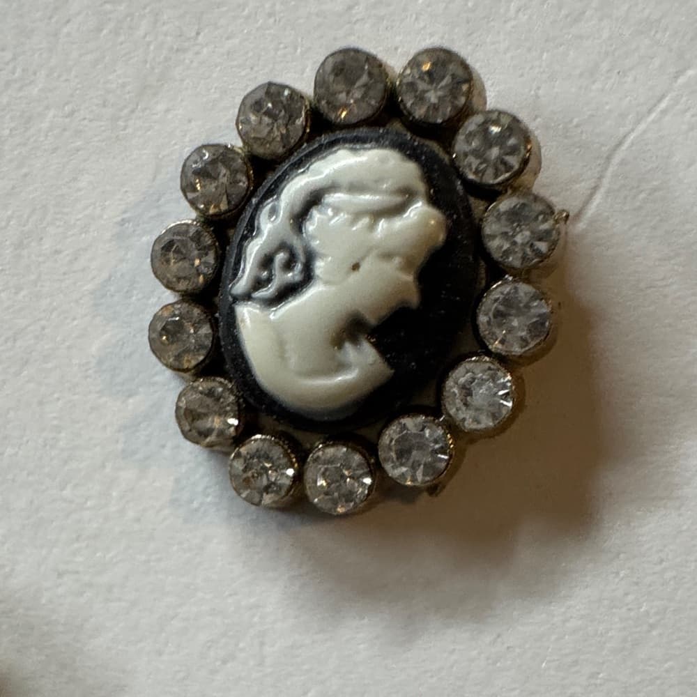 Elegant Cameo Stud Earrings with Crystal Accents - Thumbnail 2