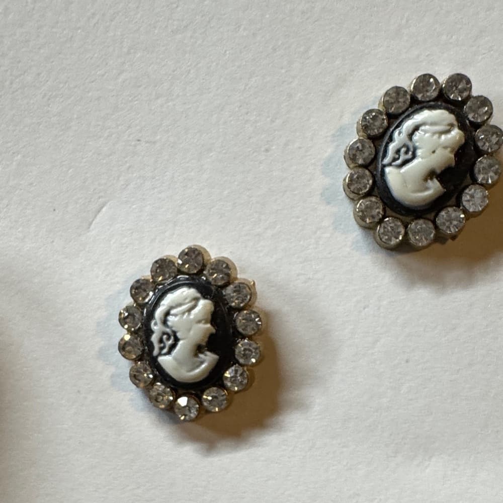 Elegant Cameo Stud Earrings with Crystal Accents - Thumbnail 3