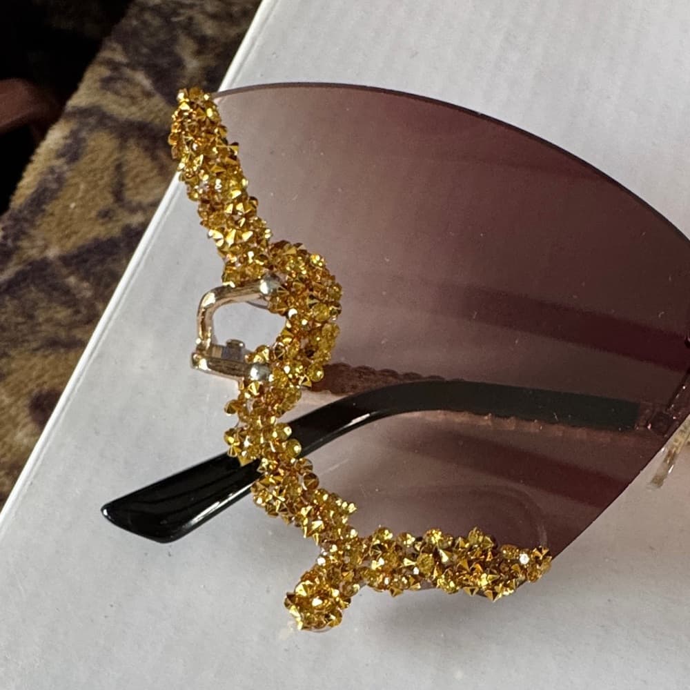 ★ Oversized Rhinestone Butterfly Sunglasses Glam Fashion Shades