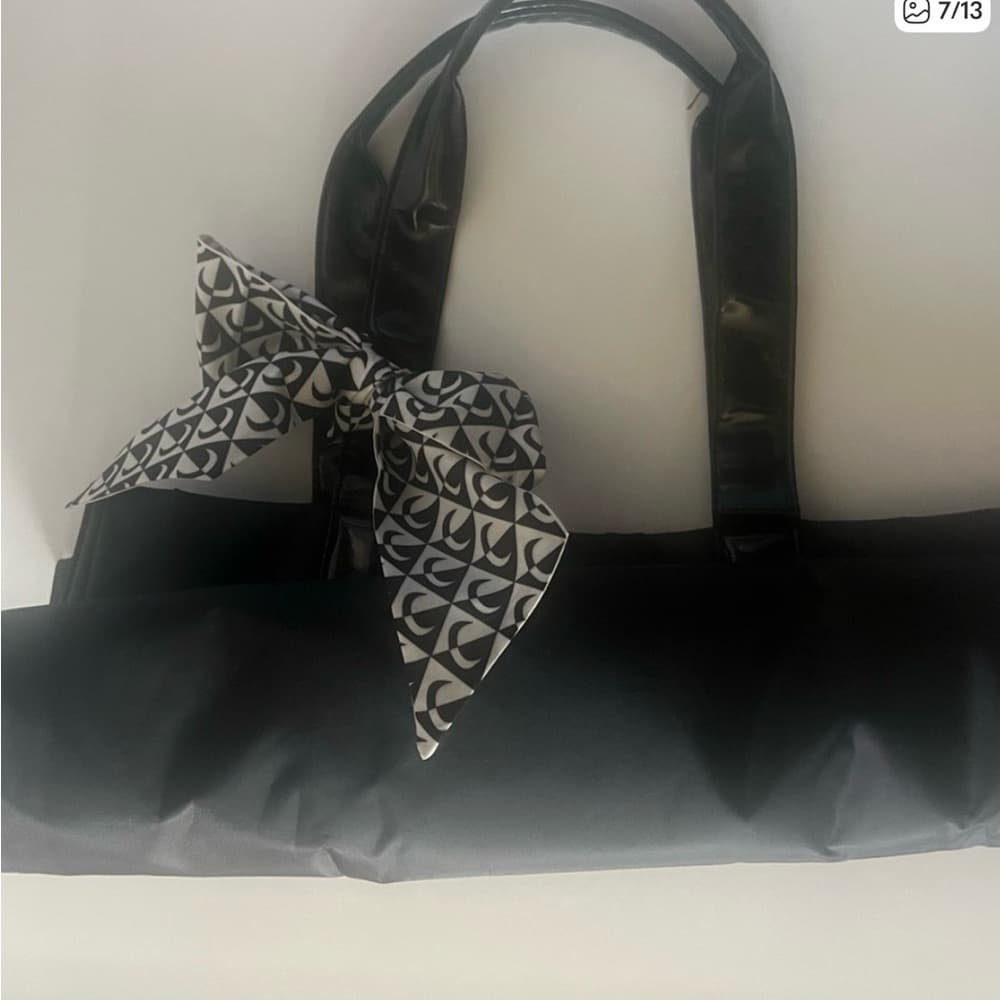 ⭐ Black Patent Trim Oversized Tote Bag Bow Accent Travel Carryall - Thumbnail 6