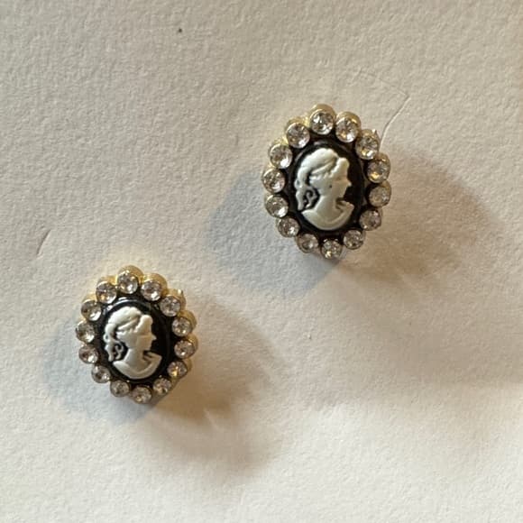 Elegant Cameo Stud Earrings with Crystal Accents - Thumbnail 5
