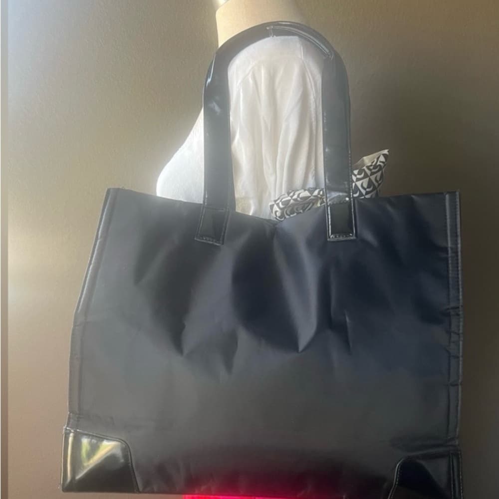 ⭐ Black Patent Trim Oversized Tote Bag Bow Accent Travel Carryall