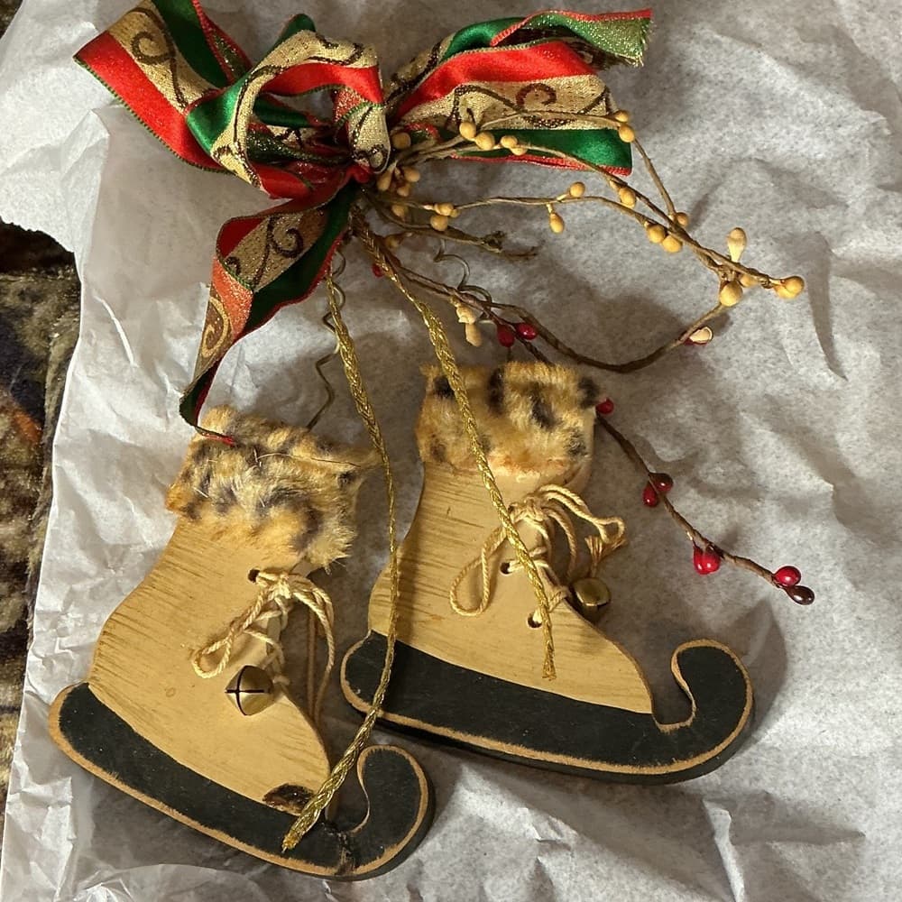 ★ Rustic Winter Ice Skate Wall Decor Christmas Holiday Hanging Accent
