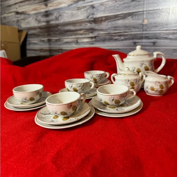Elegant White Tea Set with Pinecone Design - Thumbnail 8