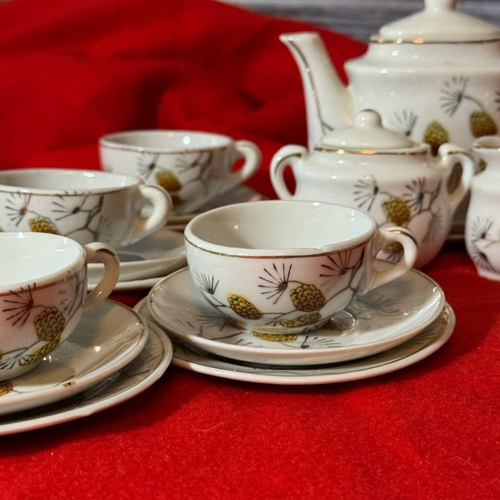 Elegant White Tea Set with Pinecone Design - Thumbnail 4