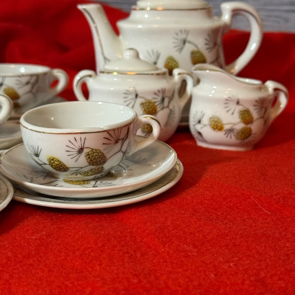 Elegant White Tea Set with Pinecone Design - Thumbnail 2