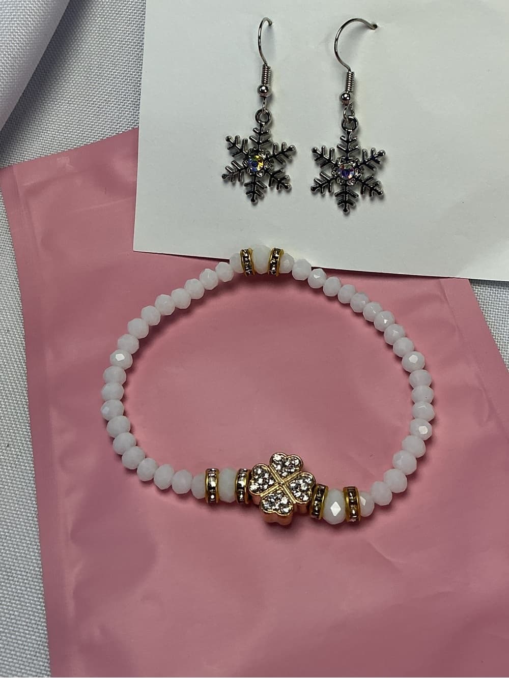 ★White Beaded Clover Bracelet & Snowflake Earrings Jewelry Set - Thumbnail 4