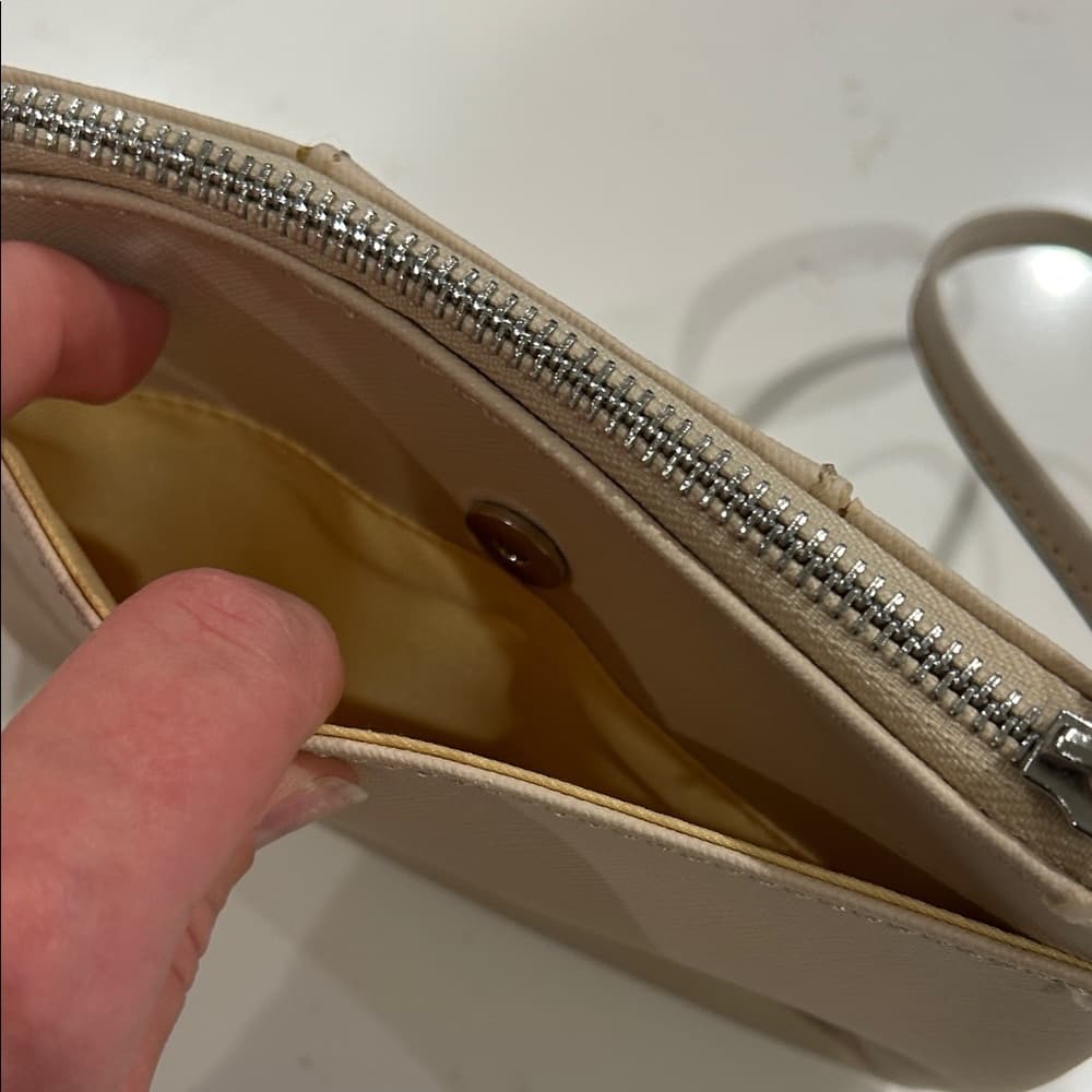 ⭐ Dana Buchman Beige Wristlet Clutch Wallet Organizer Neutral Everyday Bag - Thumbnail 6
