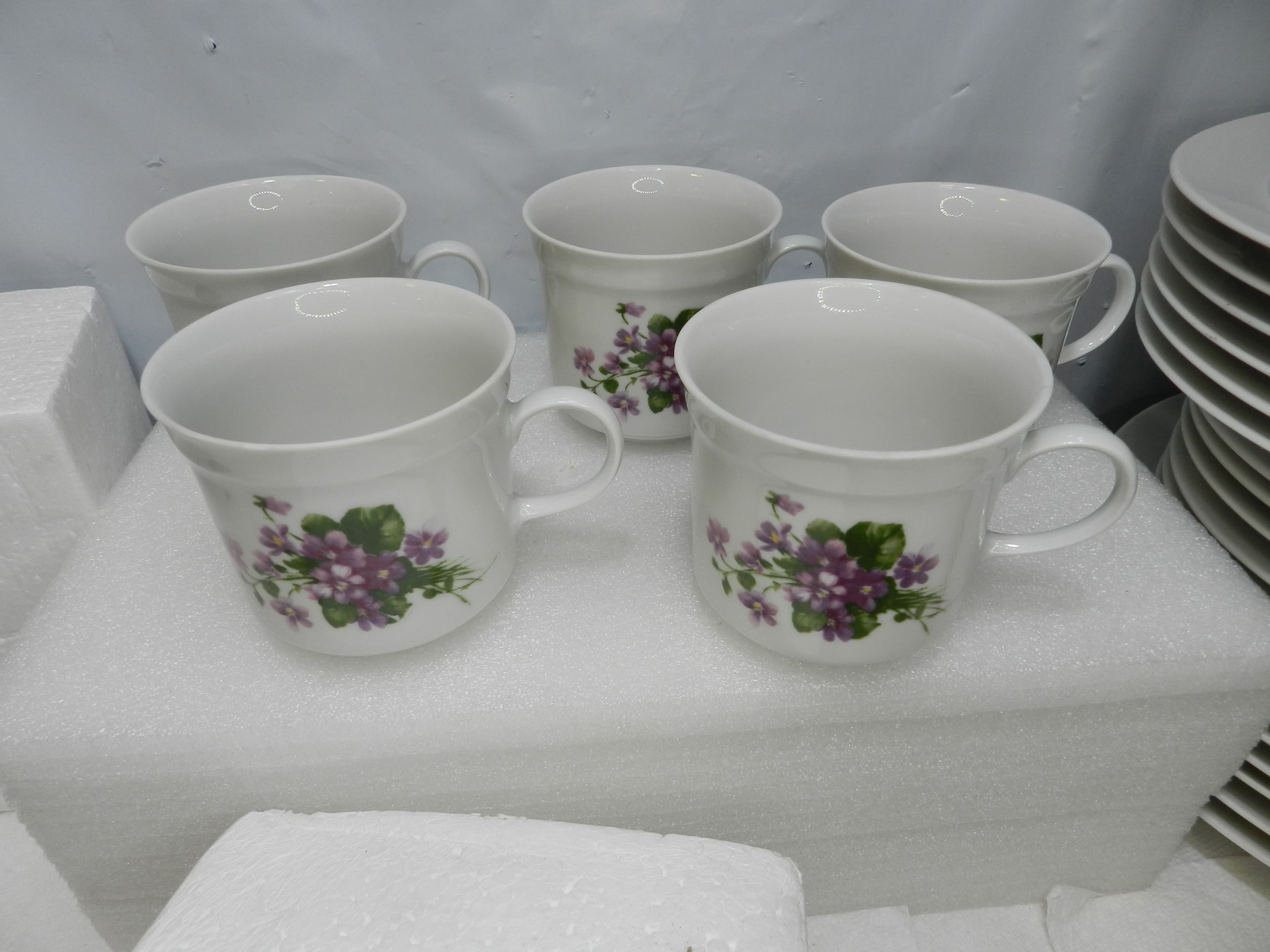 38 PC Mitterteich Bavaria Porcelain Dinnerware Set Violets or Veilchen  (N25J) - Thumbnail 4