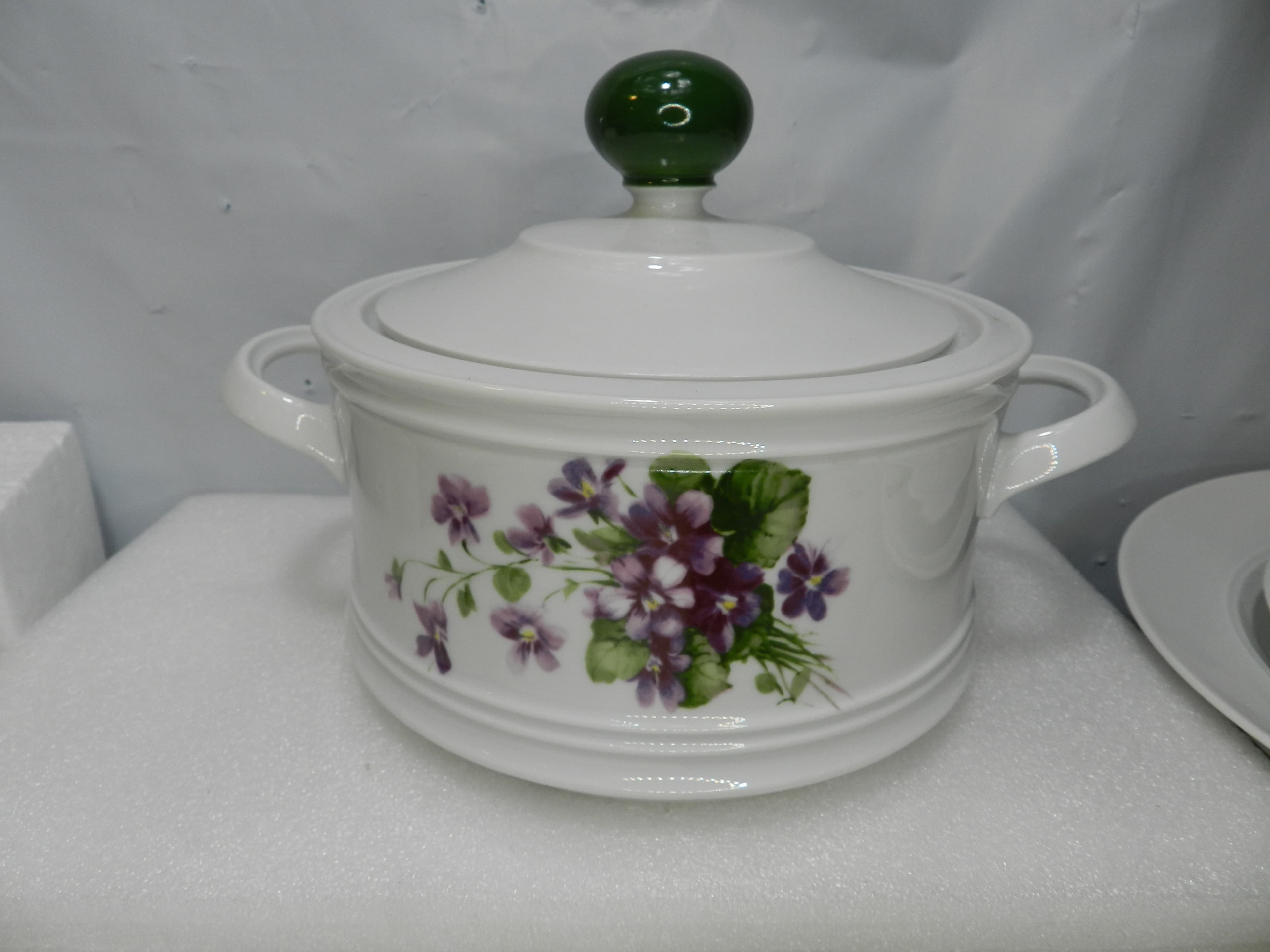 38 PC Mitterteich Bavaria Porcelain Dinnerware Set Violets or Veilchen  (N25J) - Thumbnail 6