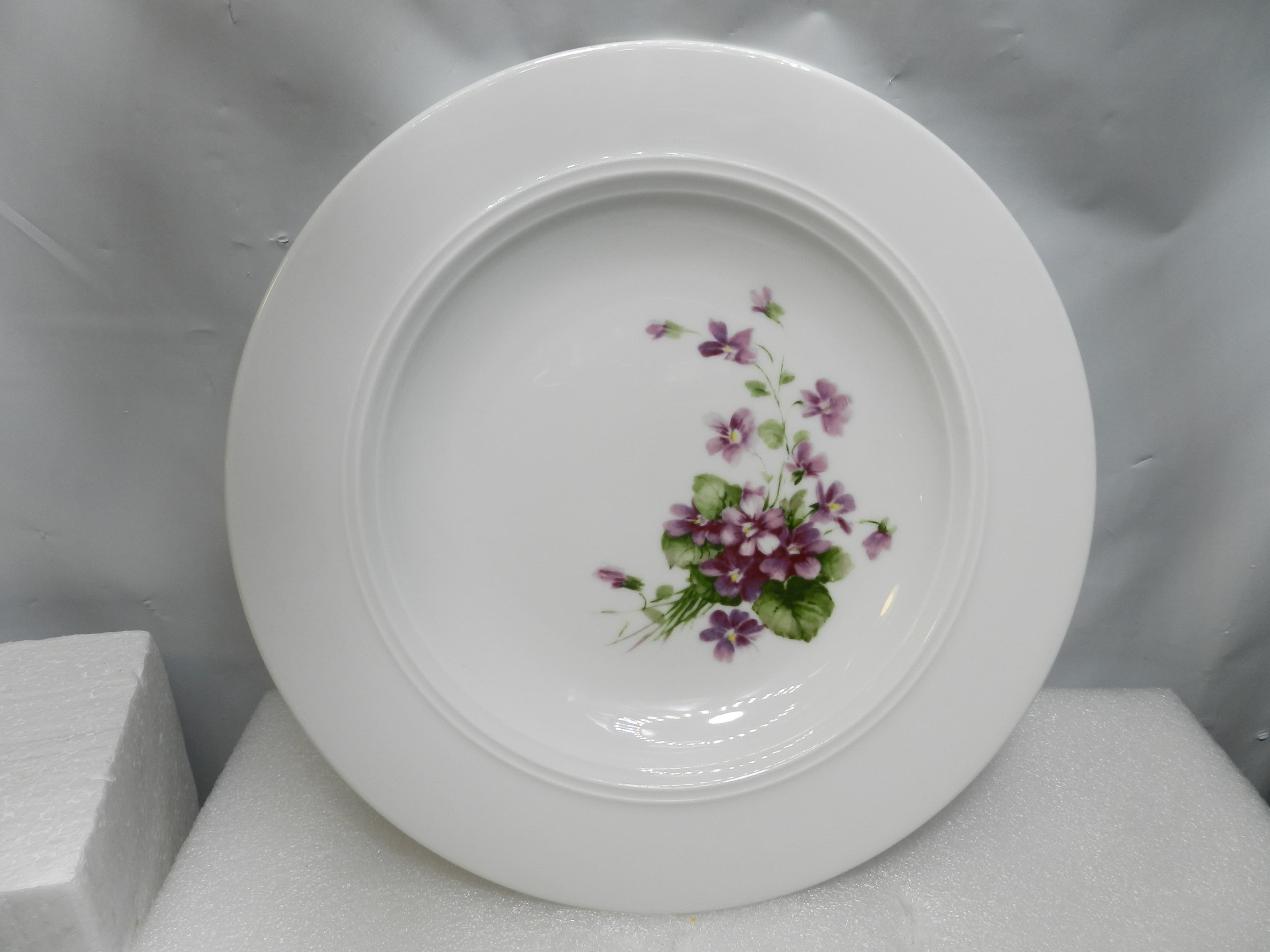 38 PC Mitterteich Bavaria Porcelain Dinnerware Set Violets or Veilchen  (N25J) - Thumbnail 7