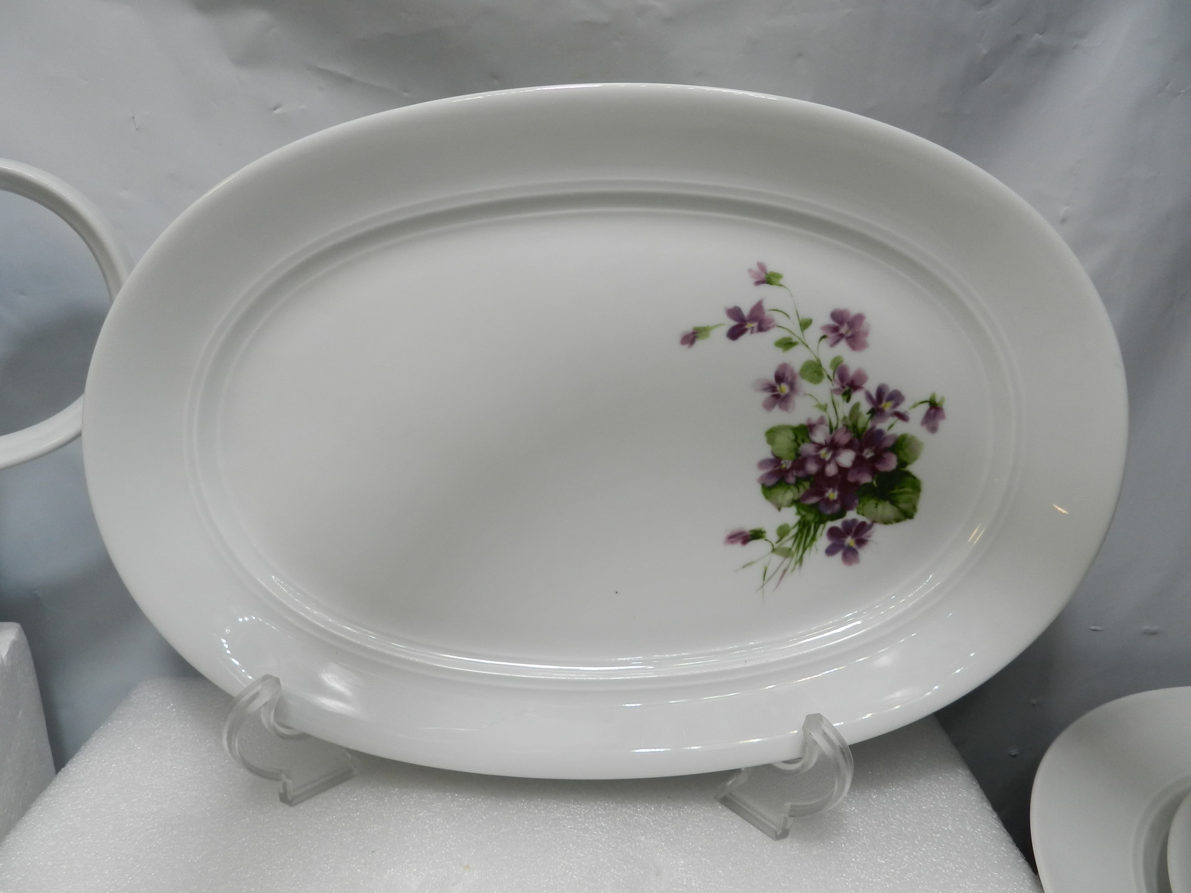 38 PC Mitterteich Bavaria Porcelain Dinnerware Set Violets or Veilchen  (N25J) - Thumbnail 10