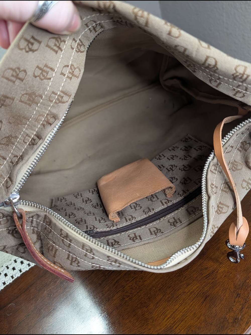 Vintage Dooney & Bourke Beige Brown Logo Canvas And Leather Shoulder Bag - Thumbnail 10