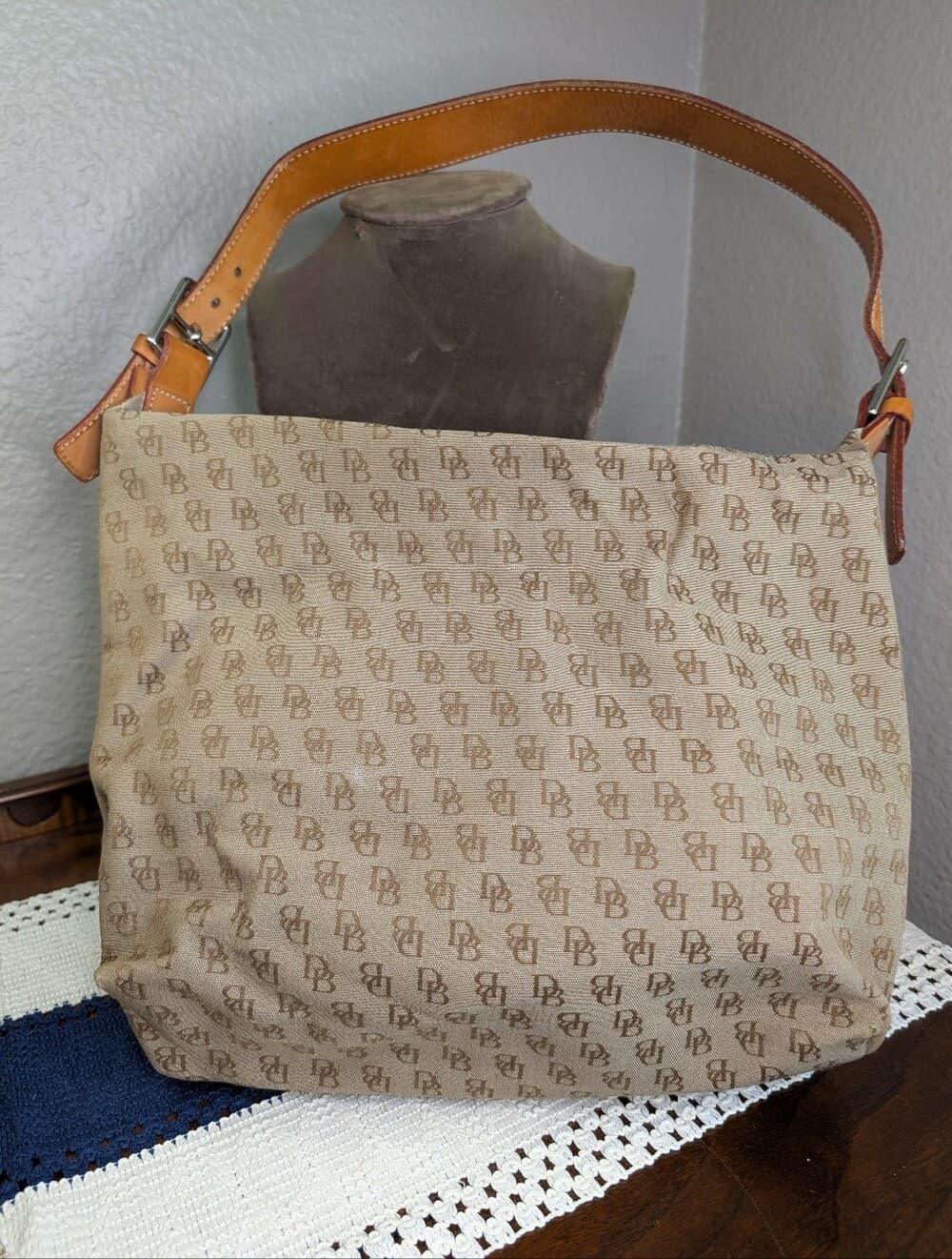Vintage Dooney & Bourke Beige Brown Logo Canvas And Leather Shoulder Bag - Thumbnail 12