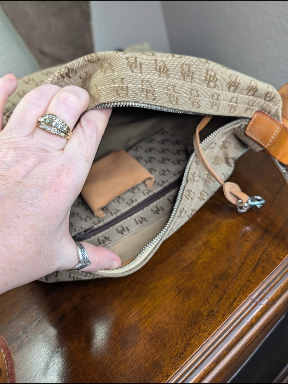 Vintage Dooney & Bourke Beige Brown Logo Canvas And Leather Shoulder Bag - Thumbnail 7