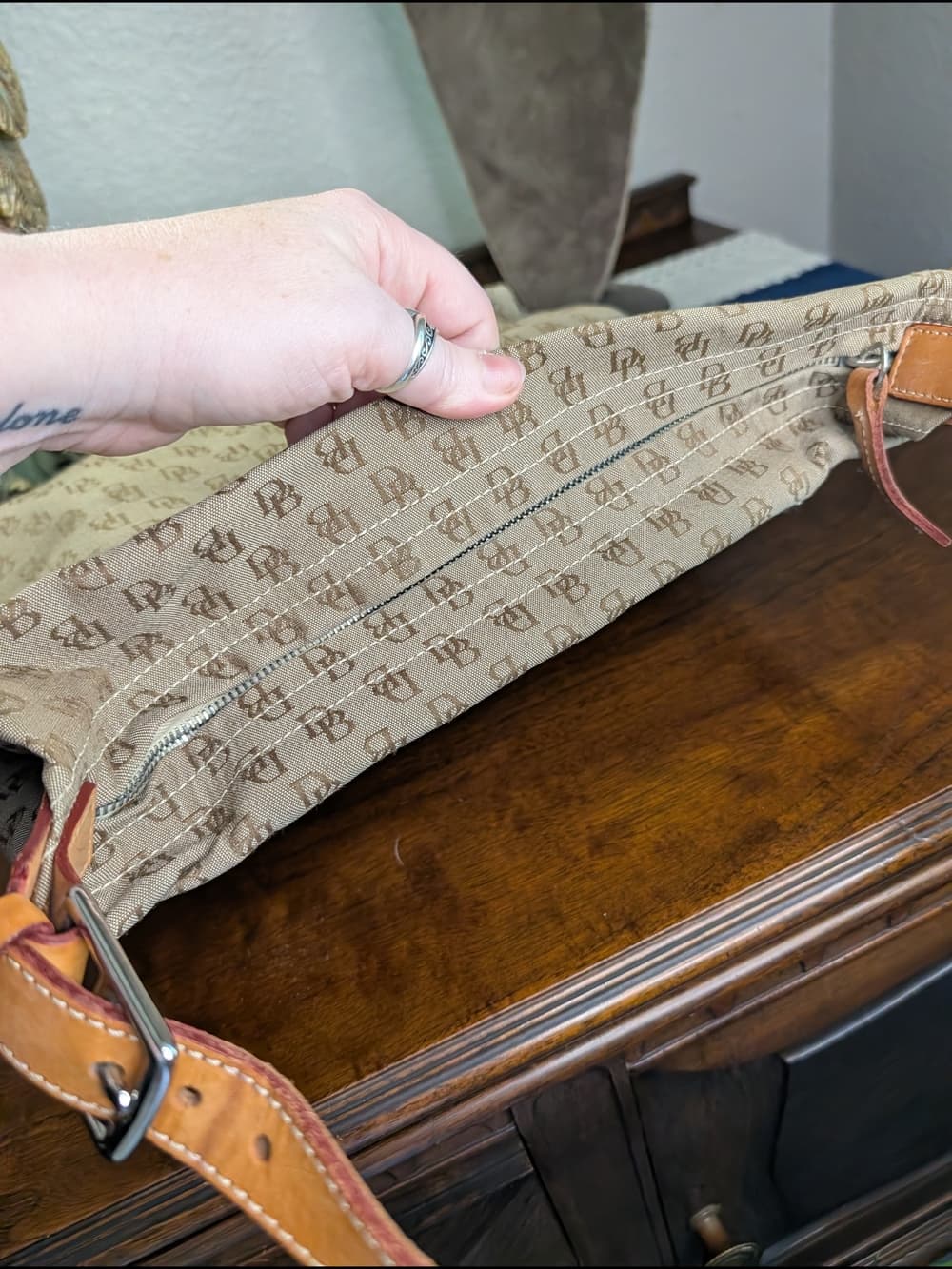 Vintage Dooney & Bourke Beige Brown Logo Canvas And Leather Shoulder Bag - Thumbnail 6