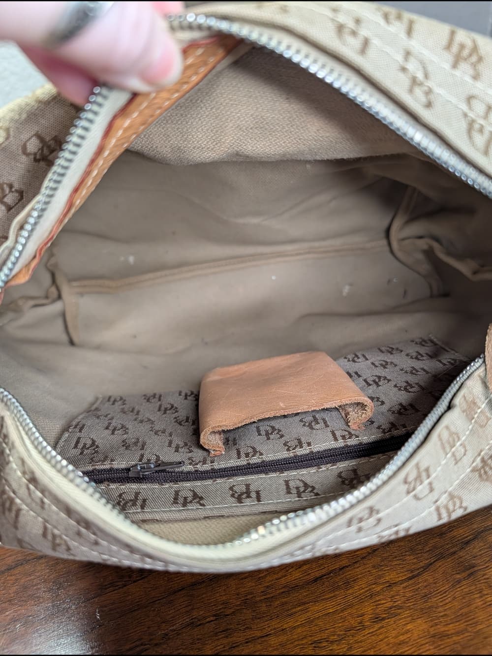 Vintage Dooney & Bourke Beige Brown Logo Canvas And Leather Shoulder Bag - Thumbnail 8