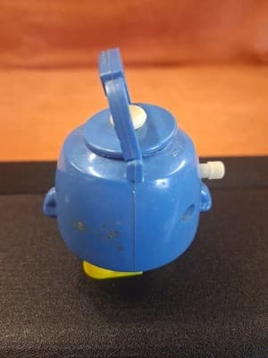 Vintage BLUE TEAPOT WIND-UP TOY KN No 2811 MADE IN HONG KONG - Thumbnail 3