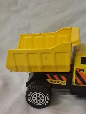 Vintage Tonka GVW 33,001 Die Cast Model Toy Yellow Dump Truck - Thumbnail 3