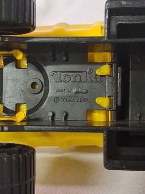 Vintage Tonka GVW 33,001 Die Cast Model Toy Yellow Dump Truck - Thumbnail 9