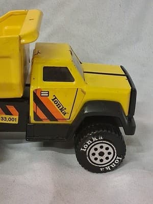 Vintage Tonka GVW 33,001 Die Cast Model Toy Yellow Dump Truck - Thumbnail 2