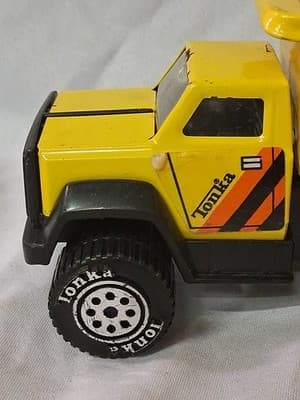 Vintage Tonka GVW 33,001 Die Cast Model Toy Yellow Dump Truck - Thumbnail 5