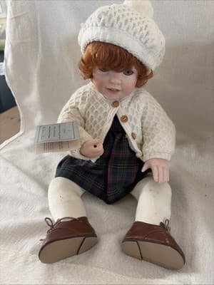 DANBURY MINT "Kaitlyn" By Jeanne Singer Porcelain Irish Girl NWOB