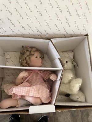Shirley Temple Doll~Danbury Mint~Bear Hugs For Shirley~New With Box - Thumbnail 2