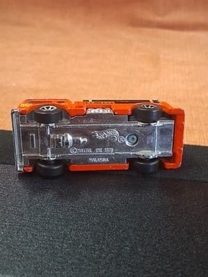 1976 Hot Wheels Fire Truck Engine Emergency Squad Red 1:64 DIECAST Toy Car - Thumbnail 9