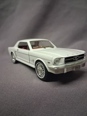 #61 MOTOR MINT MUSEUM/ARKO 1964 1/2 FORD MUSTANG COUPE 1/32 WHITE DIECAST - Thumbnail 3
