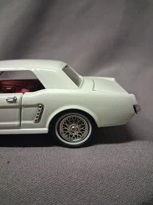 #61 MOTOR MINT MUSEUM/ARKO 1964 1/2 FORD MUSTANG COUPE 1/32 WHITE DIECAST - Thumbnail 9