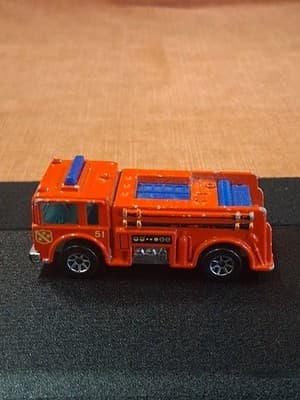 1976 Hot Wheels Fire Truck Engine Emergency Squad Red 1:64 DIECAST Toy Car - Thumbnail 5