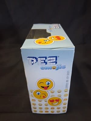 2017 PEZ Emojis Twin Pack Love & Kissing New in Box Retired - Thumbnail 4