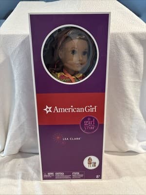 Beautiful Lea Clark Retired American Girl Doll 18" Includes Box and Accessories - Thumbnail 13