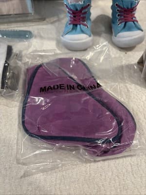 American Girl Mia (Rare Retired), Orig. Outfit, Ice Skates/Bag, Book- Exc. Cond. - Thumbnail 5