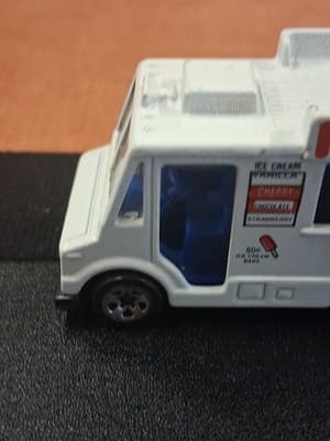 Hot Wheels 1983 Good Humor Ice Cream Truck #2 - Thumbnail 7