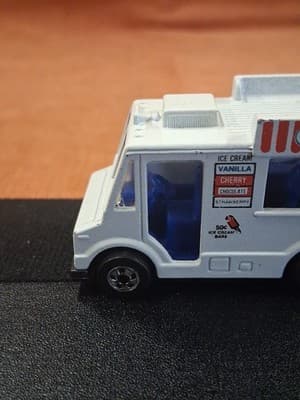 Hot Wheels 1983 Good Humor Ice Cream Truck - Thumbnail 3