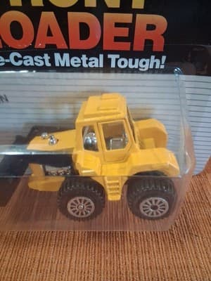 1990 TOOTSIETOY FRONT LOADER DIE-CAST METAL toy BRAND NEW - Thumbnail 4