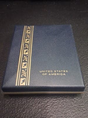 U.S. Air Force Commendation Medal With Bar and Ribbon In Presentation Case - Thumbnail 4