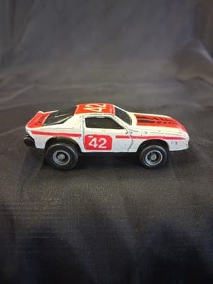 Zylmex Zee Toys Chevy Camaro Z-28 #42 White & Red Pull-Back (Untested) 1:64 VTG - Thumbnail 2