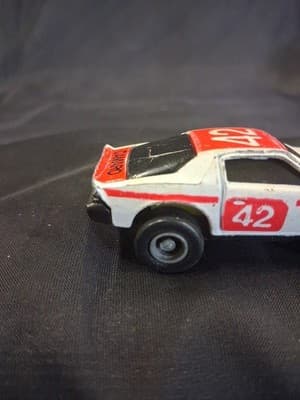 Zylmex Zee Toys Chevy Camaro Z-28 #42 White & Red Pull-Back (Untested) 1:64 VTG - Thumbnail 3