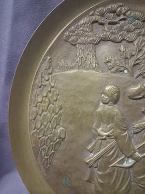 IMPRESSIVE EARLY 20c JAPANESE BRONZE HUNTING GARDEN SCENE WALL PLAQUE PLATTER - Thumbnail 7