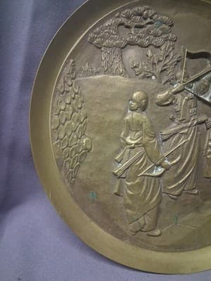 IMPRESSIVE EARLY 20c JAPANESE BRONZE HUNTING GARDEN SCENE WALL PLAQUE PLATTER - Thumbnail 3